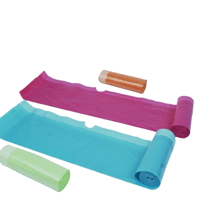 Gepersonaliseerde biologisch afbreekbare composteerbare plastic vuilniszak op rol met afbreekbare monsters