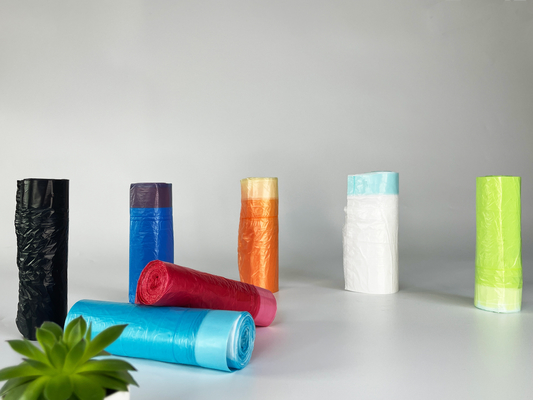 Gepersonaliseerde logo Plastic vuilniszakken op rol voor gemakkelijke afvalverzameling