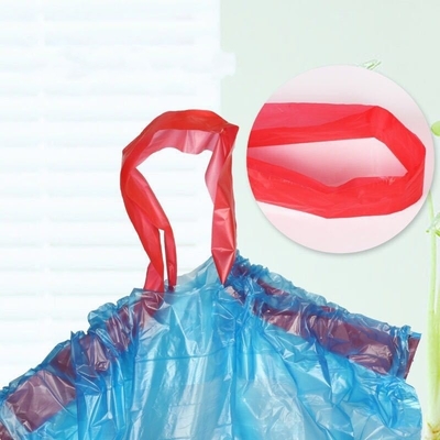 Verdikte zwarte vuilniszak met trekstreng voor keukenvuil in HDPE/LDPE/LLDPE-materiaal