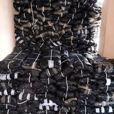 Zwarte plastic vuilniszakken met een capaciteit van 33 liter